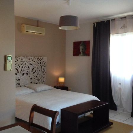 2 Chambres Avec Piscine Dans Maison Creole 생피에르 외부 사진