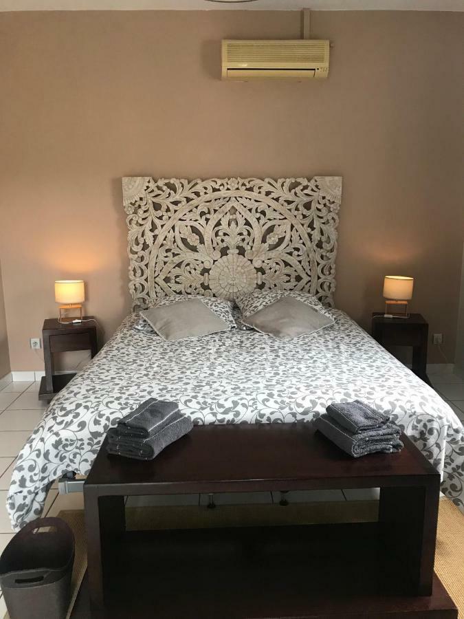 2 Chambres Avec Piscine Dans Maison Creole 생피에르 외부 사진