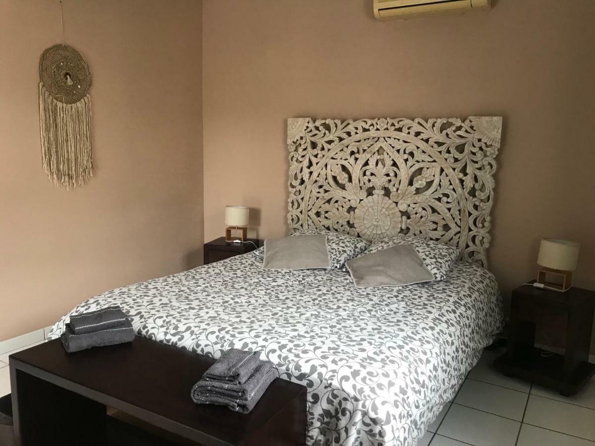 2 Chambres Avec Piscine Dans Maison Creole 생피에르 외부 사진